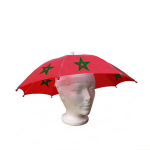 Een hoofd paraplu in het rood met de marokkaanse ster